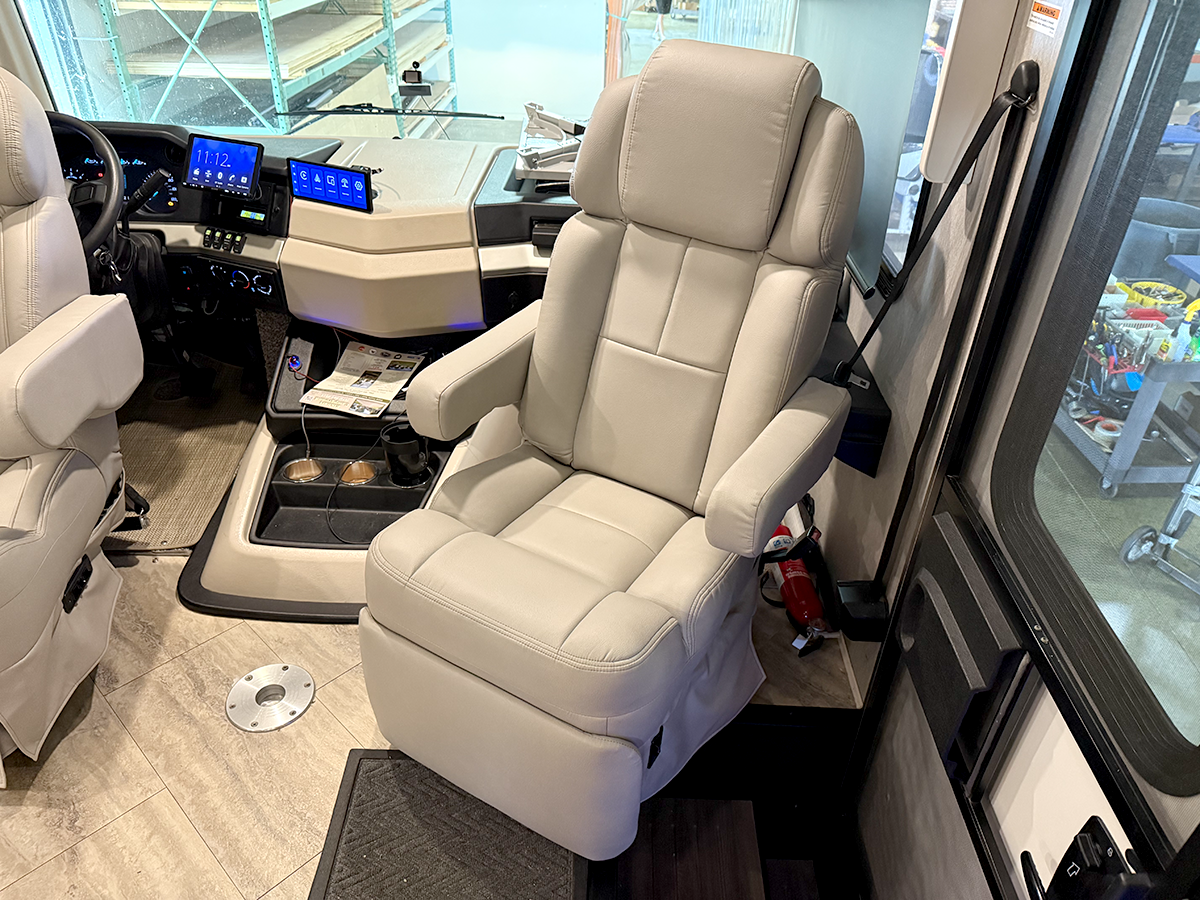 Contoura 2.0 Captains Chair-zoom-8