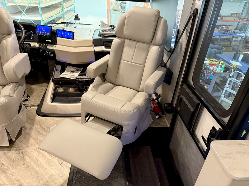 Contoura 2.0 Captains Chair-zoom-