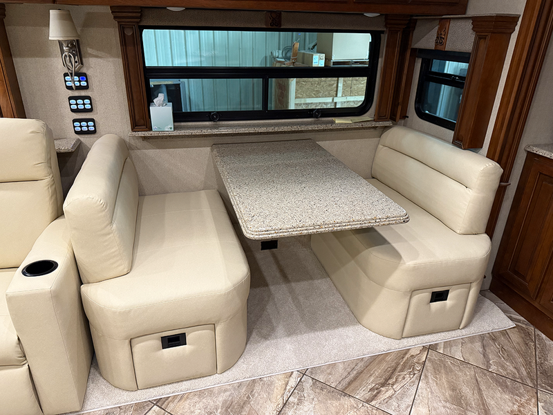 Lambright Classic Dinette Booth-zoom-
