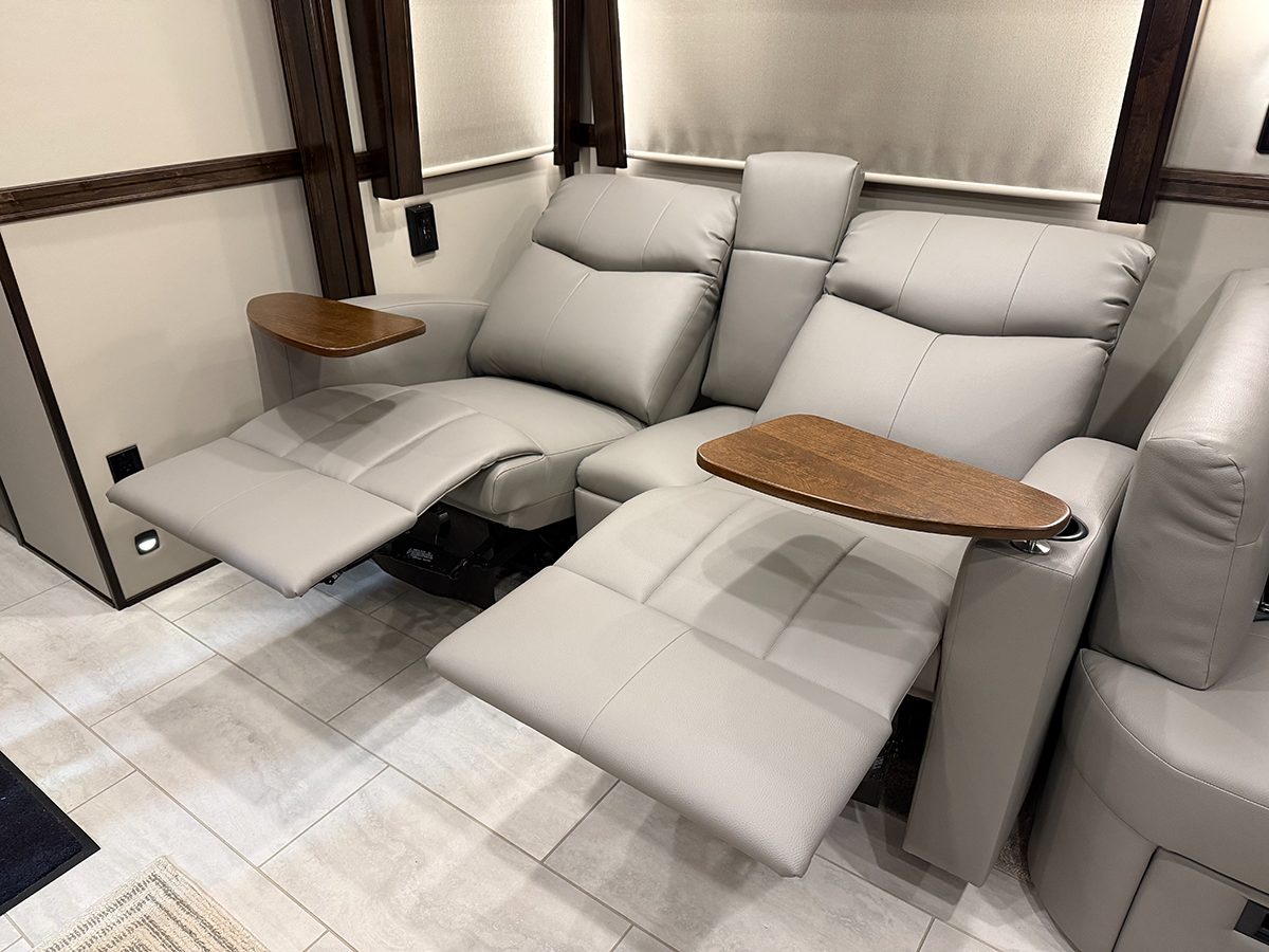 Lambright Encore RV Theater-zoom-6