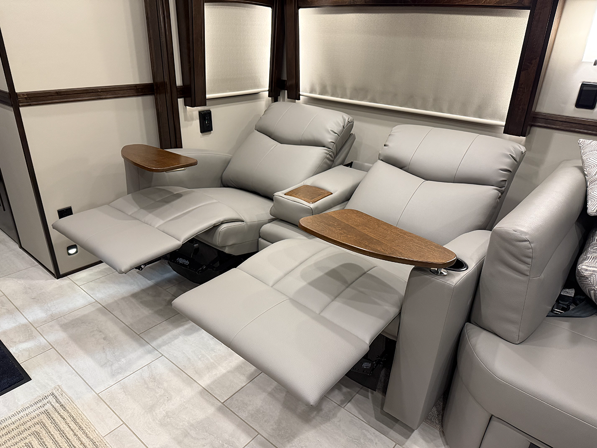 Lambright Encore RV Theater-zoom-7