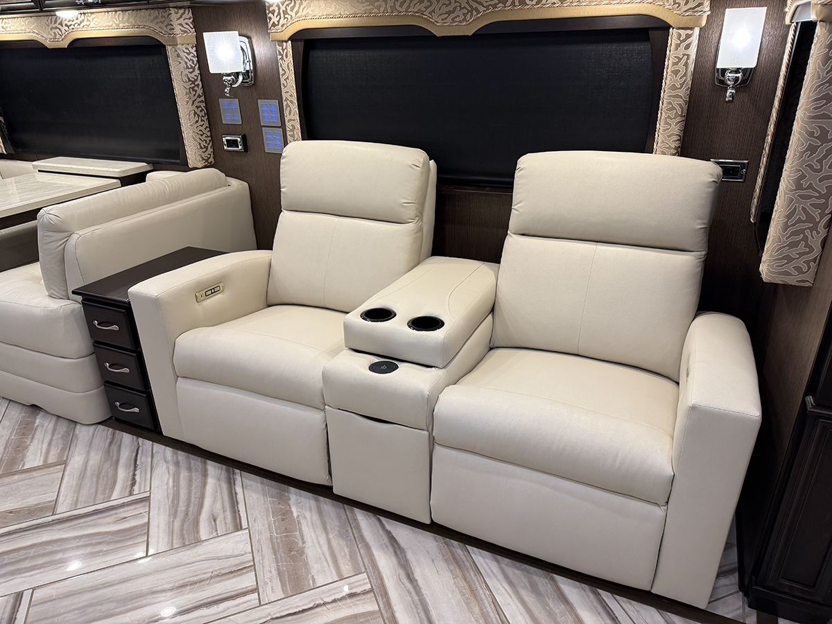Lambright Venture RV Theater Workmate-zoom-4