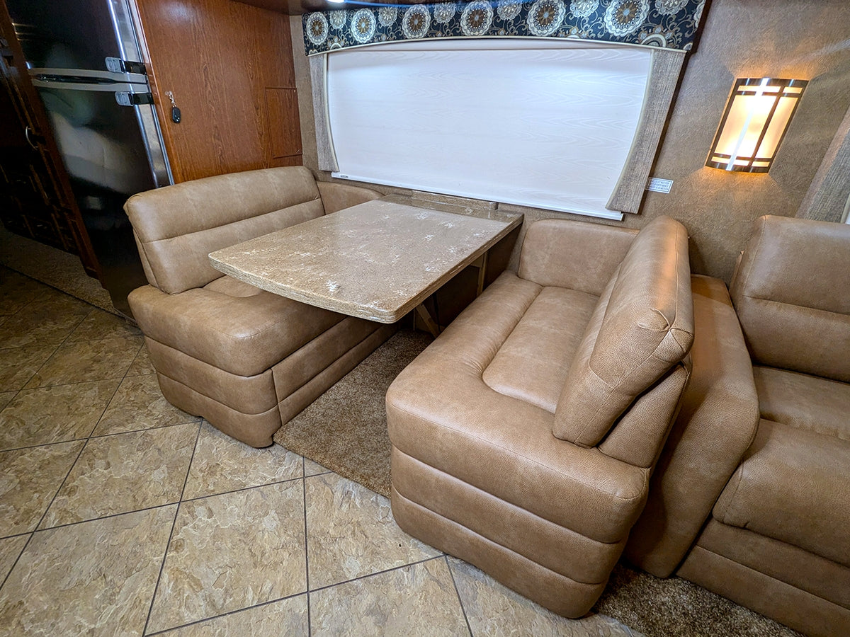 Villa Dinette Booth-zoom-4