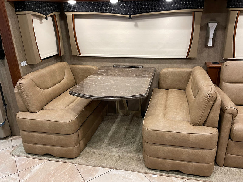 Villa Dinette Booth-zoom-