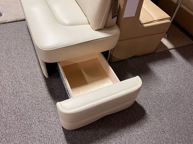 Villa Dinette Booth-6
