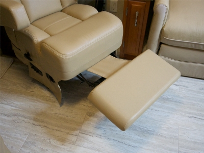 Contoura Captains Chair w/Power Footrest